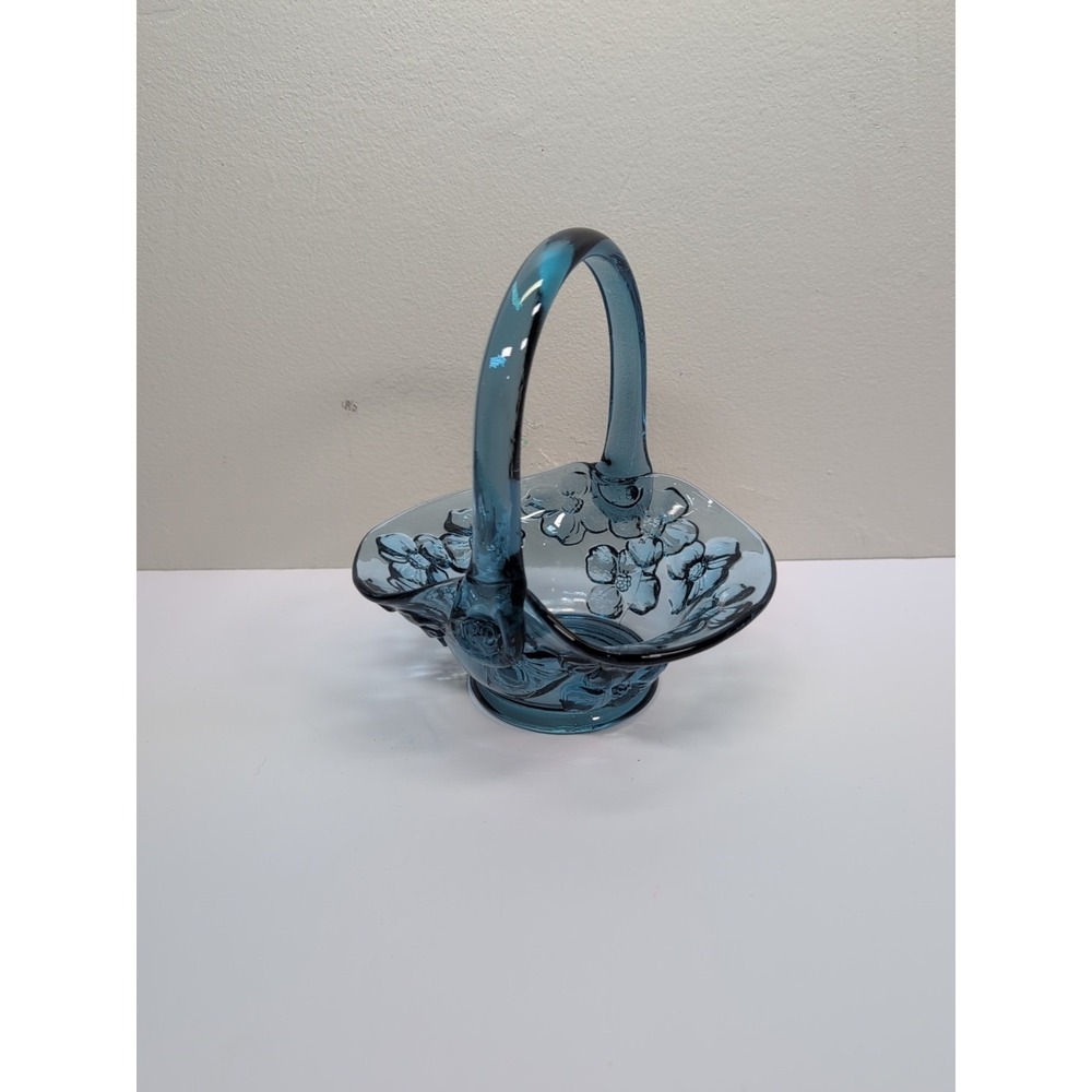 Tiara Indiana Glass Basket Blue Dogwood Embossed Flowers 6.5" Vintage‎